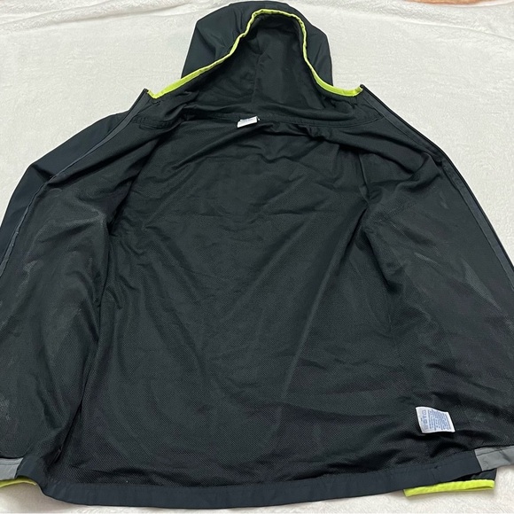 Starters lightweight men’s jacket. Size sm (34-36). Grey/Yellow. Zip up w/ hood. - Picture 7 of 7